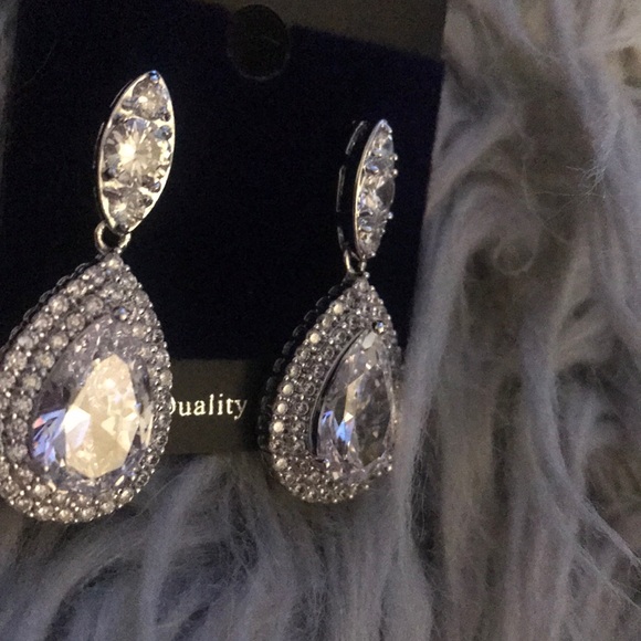 Beautiful earrings - Picture 3 of 3